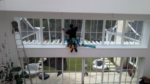 Alameda, CA – Which Window Cleaner Is Best for Multi-Story Condos Today?